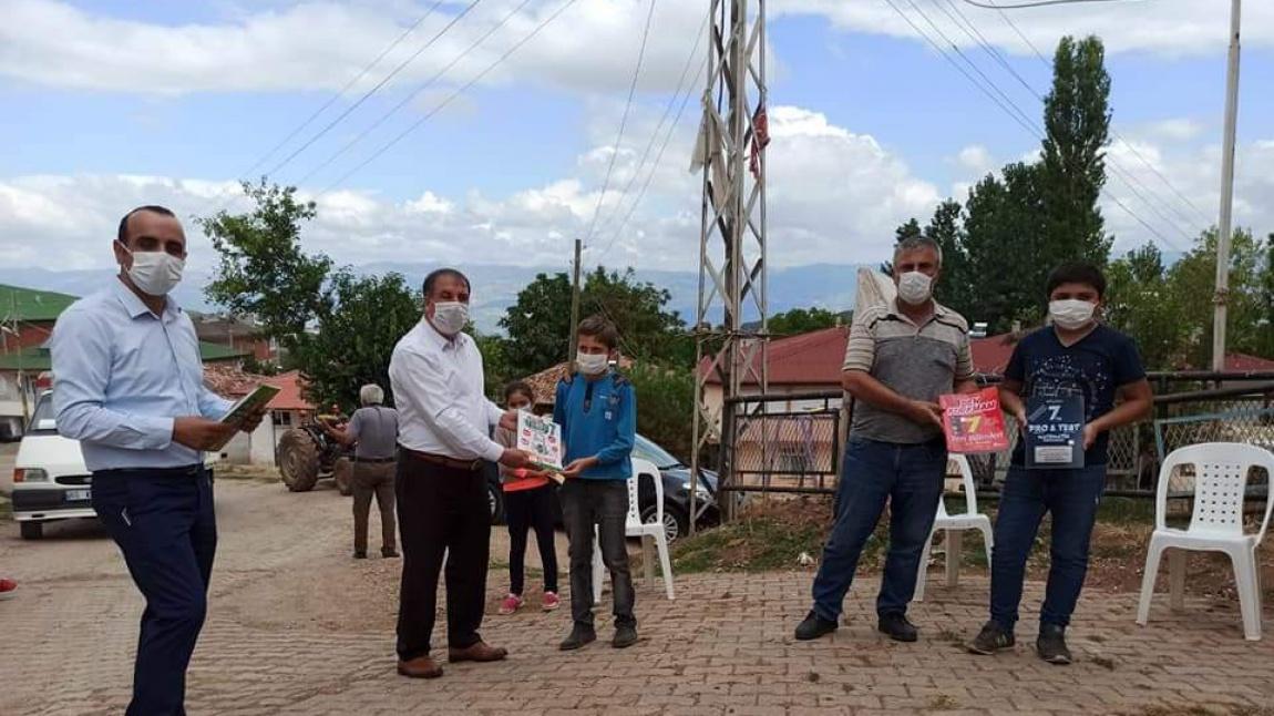 Yeşilkayaya Yaptığımız Köy Ziyaretine İlçe Milli Eğitim Müdürü Sayın Hasan ŞERİFLER'de Katıldı