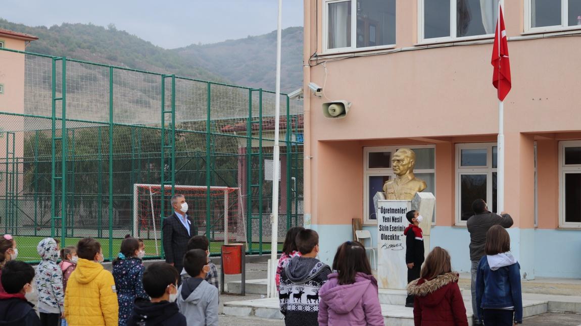10 Kasım Atatürk'ü Anma Programını Okul Bahçemizde Yaptık